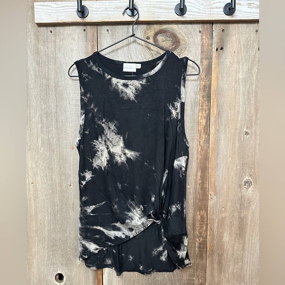 Petit Gâteau Twist Knot Front Tank Top in Black Tie Dye Size Large